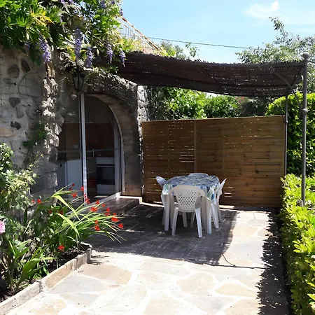 De L'escourbis Vernon (Ardeche)